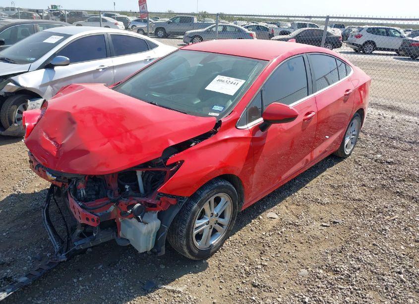 Photo 2 of 2018 Chevrolet Cruze LT AUTO (VIN 1G1BE5SM3J7163640)
