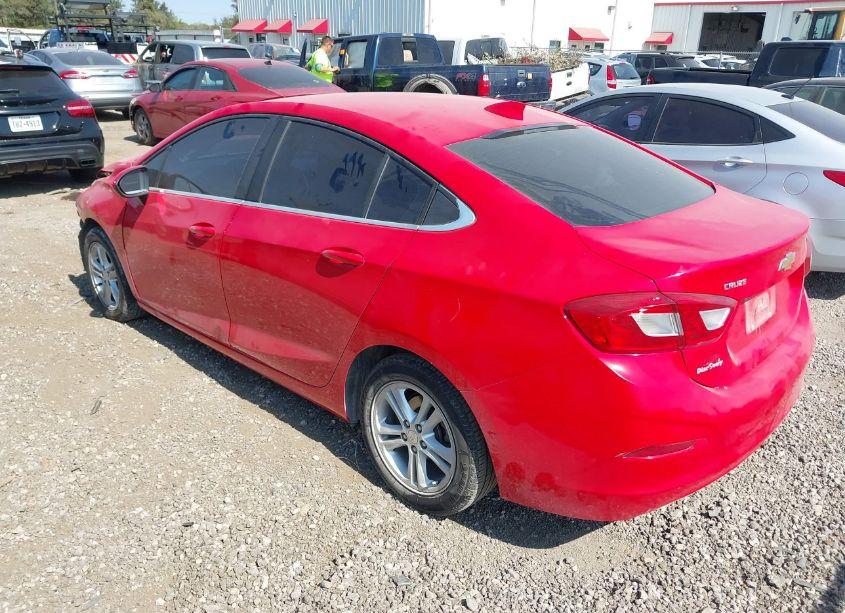 Photo 3 of 2018 Chevrolet Cruze LT AUTO (VIN 1G1BE5SM3J7163640)