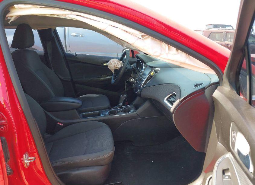 Photo 5 of 2018 Chevrolet Cruze LT AUTO (VIN 1G1BE5SM3J7163640)