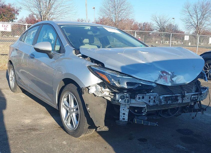 2018 Chevrolet Cruze LT AUTO (VIN 1G1BE5SM3J7168613) main photo