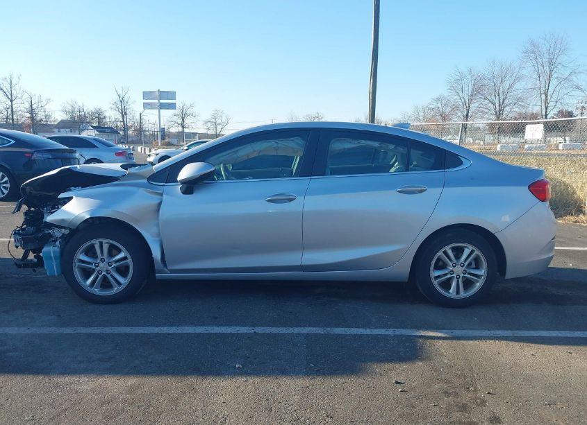 Photo 14 of 2018 Chevrolet Cruze LT AUTO (VIN 1G1BE5SM3J7168613)