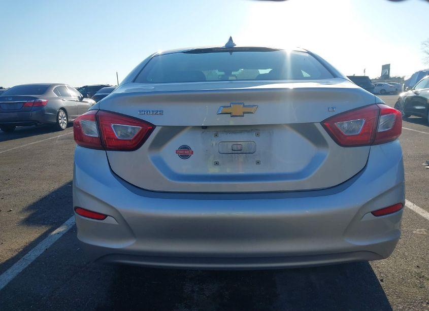 Photo 16 of 2018 Chevrolet Cruze LT AUTO (VIN 1G1BE5SM3J7168613)