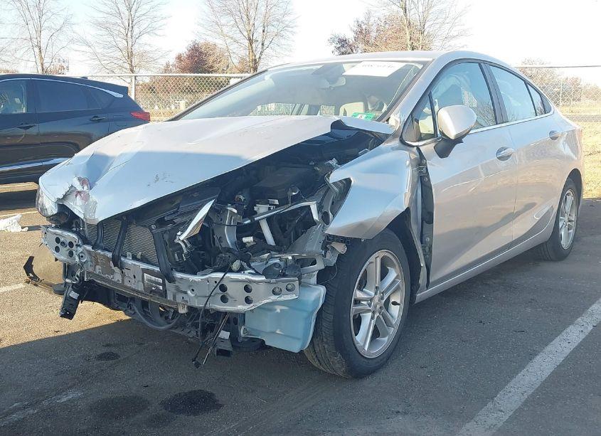 Photo 2 of 2018 Chevrolet Cruze LT AUTO (VIN 1G1BE5SM3J7168613)