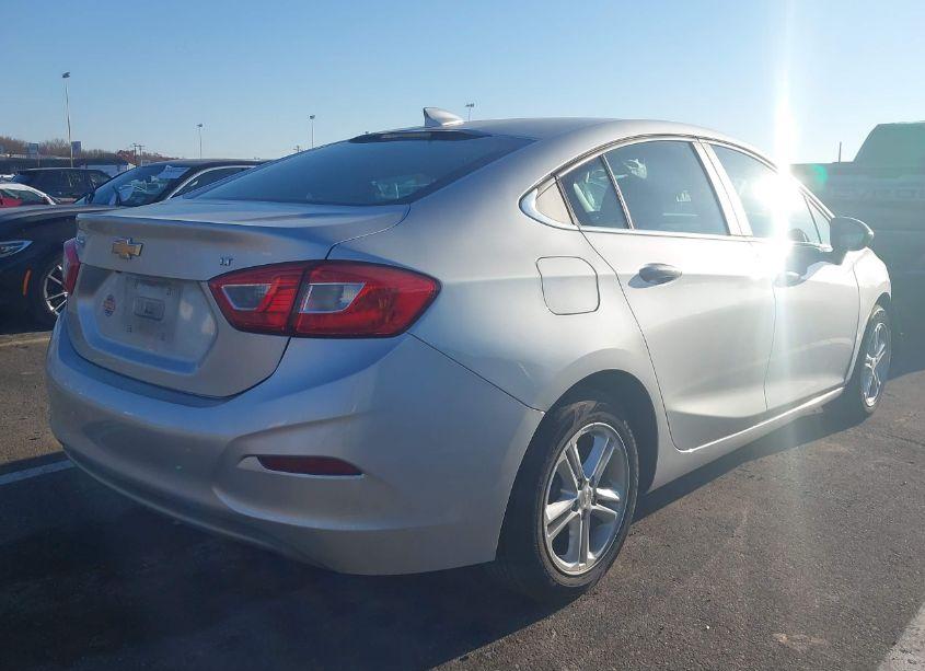 Photo 4 of 2018 Chevrolet Cruze LT AUTO (VIN 1G1BE5SM3J7168613)