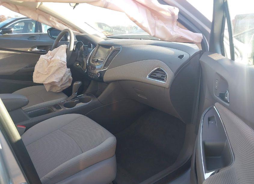 Photo 5 of 2018 Chevrolet Cruze LT AUTO (VIN 1G1BE5SM3J7168613)