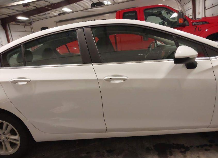 Photo 13 of 2018 Chevrolet Cruze LT AUTO (VIN 1G1BE5SM3J7174895)