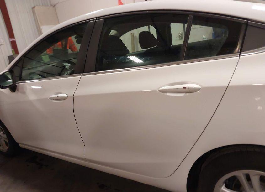 Photo 14 of 2018 Chevrolet Cruze LT AUTO (VIN 1G1BE5SM3J7174895)