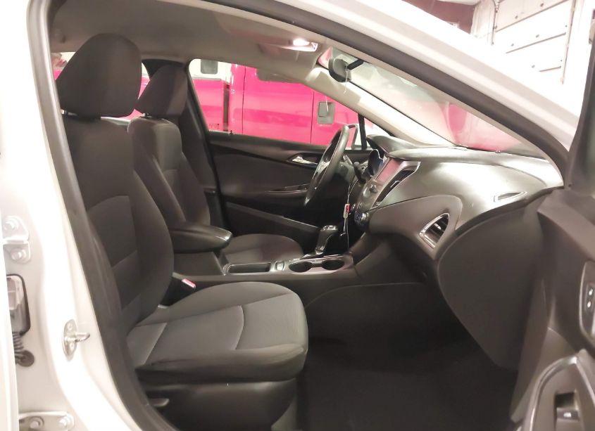 Photo 5 of 2018 Chevrolet Cruze LT AUTO (VIN 1G1BE5SM3J7174895)