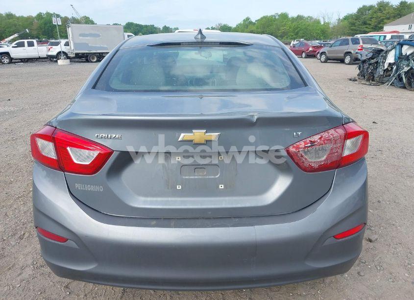 Photo 16 of 2018 Chevrolet Cruze LT AUTO (VIN 1G1BE5SM3J7184665)