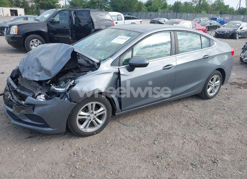 Photo 2 of 2018 Chevrolet Cruze LT AUTO (VIN 1G1BE5SM3J7184665)