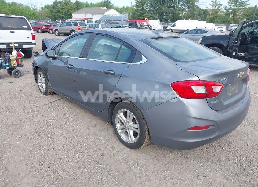 Photo 3 of 2018 Chevrolet Cruze LT AUTO (VIN 1G1BE5SM3J7184665)