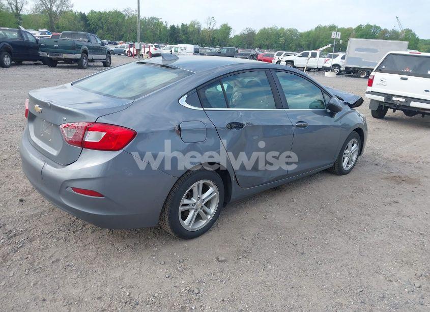 Photo 4 of 2018 Chevrolet Cruze LT AUTO (VIN 1G1BE5SM3J7184665)