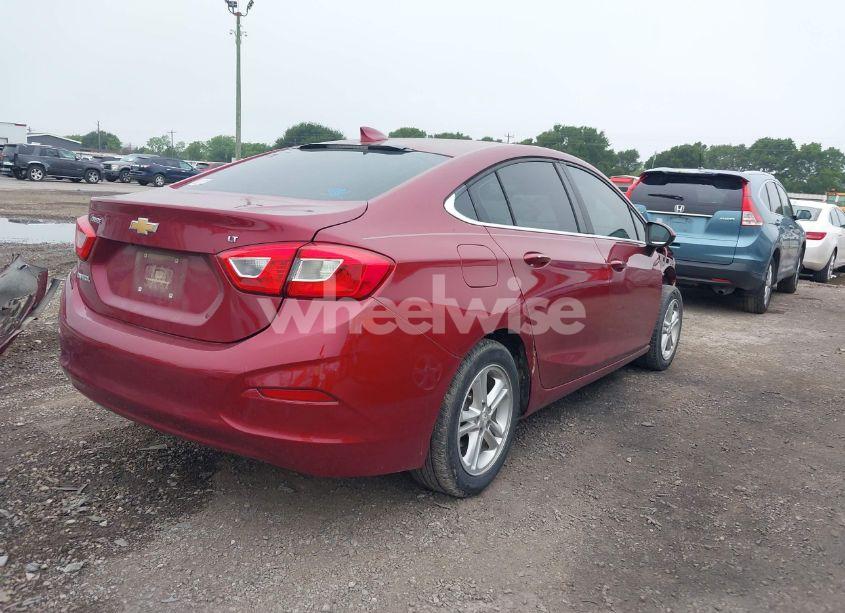 Photo 4 of 2018 Chevrolet Cruze LT AUTO (VIN 1G1BE5SM3J7192300)
