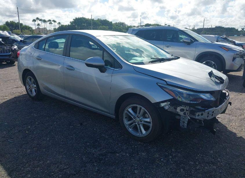 2018 Chevrolet Cruze LT AUTO (VIN 1G1BE5SM3J7202680) main photo