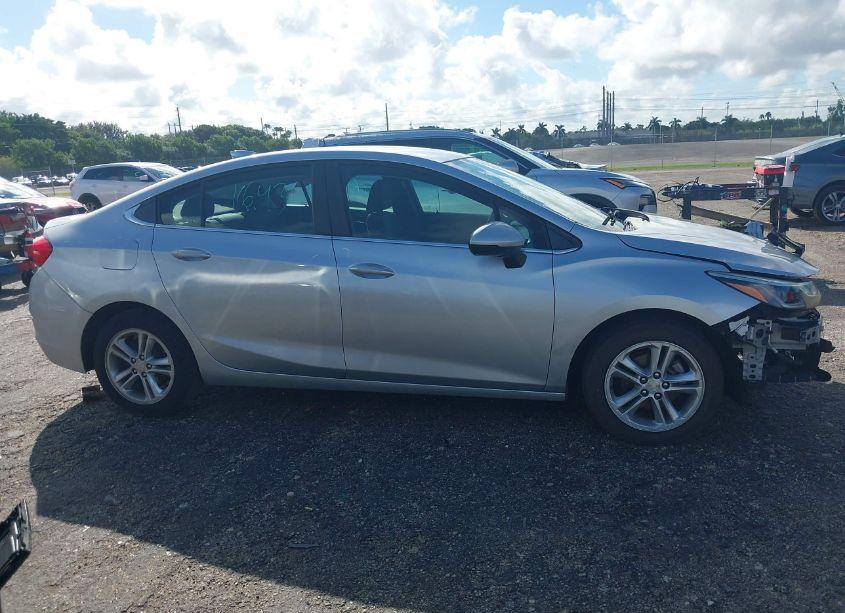 Photo 14 of 2018 Chevrolet Cruze LT AUTO (VIN 1G1BE5SM3J7202680)