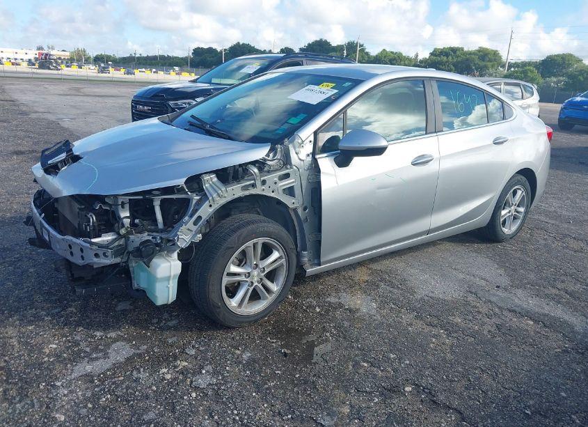 Photo 2 of 2018 Chevrolet Cruze LT AUTO (VIN 1G1BE5SM3J7202680)