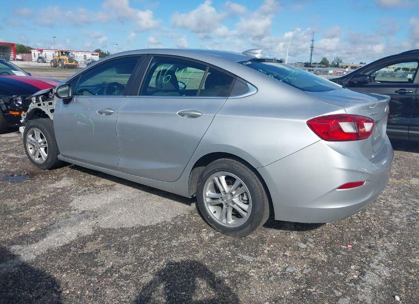 Photo 3 of 2018 Chevrolet Cruze LT AUTO (VIN 1G1BE5SM3J7202680)