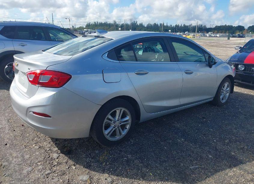 Photo 4 of 2018 Chevrolet Cruze LT AUTO (VIN 1G1BE5SM3J7202680)
