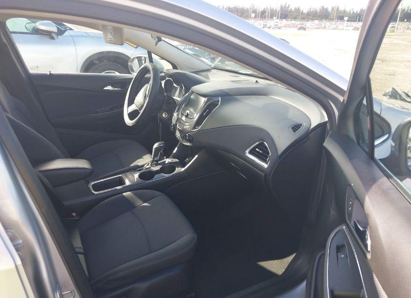 Photo 5 of 2018 Chevrolet Cruze LT AUTO (VIN 1G1BE5SM3J7202680)