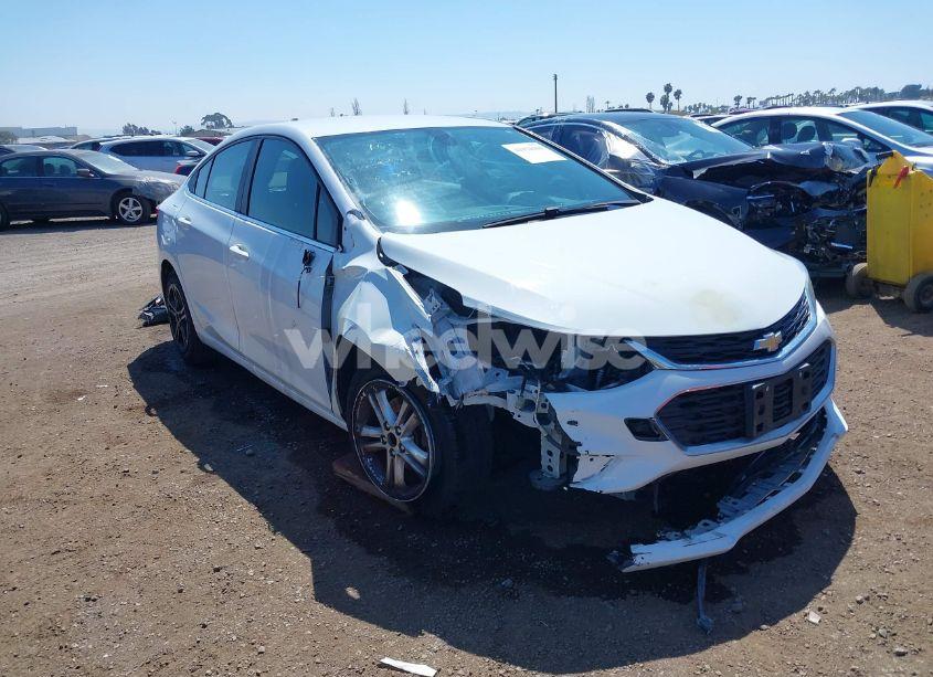 2018 Chevrolet Cruze LT AUTO (VIN 1G1BE5SM3J7205921) main photo