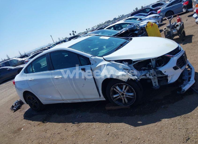 Photo 14 of 2018 Chevrolet Cruze LT AUTO (VIN 1G1BE5SM3J7205921)