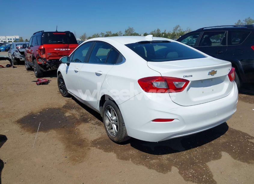 Photo 3 of 2018 Chevrolet Cruze LT AUTO (VIN 1G1BE5SM3J7205921)