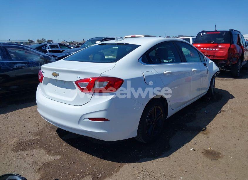 Photo 4 of 2018 Chevrolet Cruze LT AUTO (VIN 1G1BE5SM3J7205921)