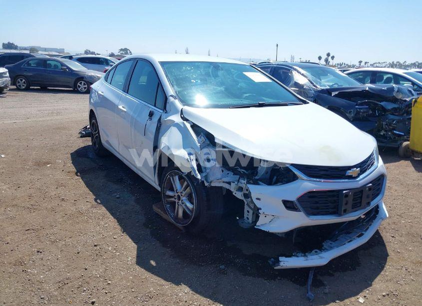 Photo 6 of 2018 Chevrolet Cruze LT AUTO (VIN 1G1BE5SM3J7205921)