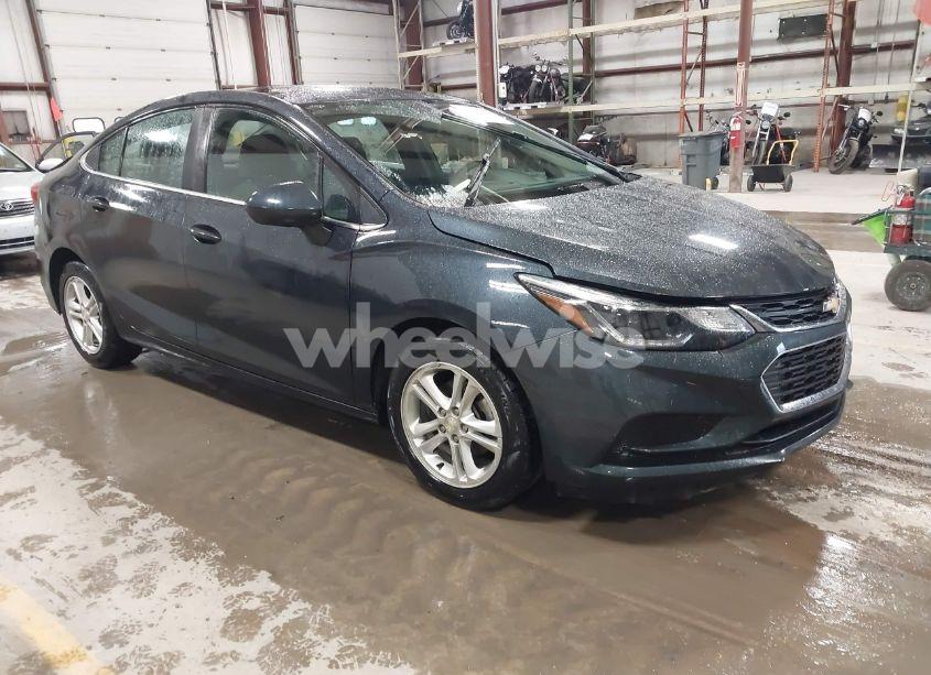2018 Chevrolet Cruze LT AUTO (VIN 1G1BE5SM3J7229104) main photo