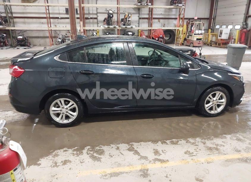 Photo 13 of 2018 Chevrolet Cruze LT AUTO (VIN 1G1BE5SM3J7229104)