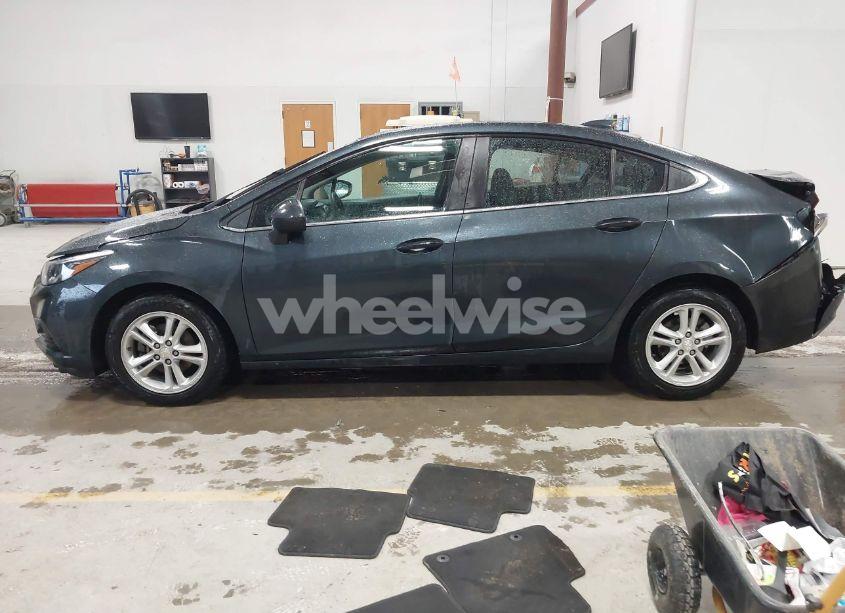 Photo 14 of 2018 Chevrolet Cruze LT AUTO (VIN 1G1BE5SM3J7229104)
