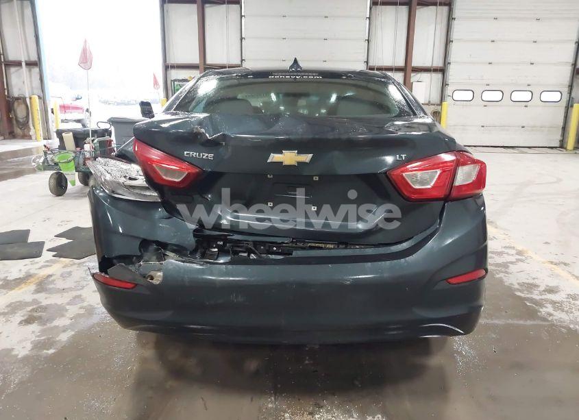 Photo 16 of 2018 Chevrolet Cruze LT AUTO (VIN 1G1BE5SM3J7229104)