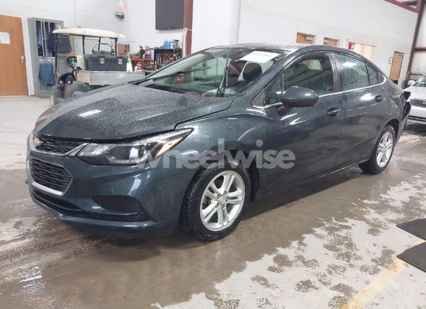 Photo 2 of 2018 Chevrolet Cruze LT AUTO (VIN 1G1BE5SM3J7229104)