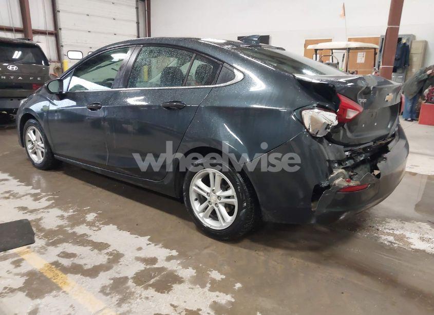 Photo 3 of 2018 Chevrolet Cruze LT AUTO (VIN 1G1BE5SM3J7229104)