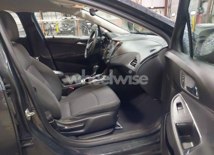 Photo 5 of 2018 Chevrolet Cruze LT AUTO (VIN 1G1BE5SM3J7229104)