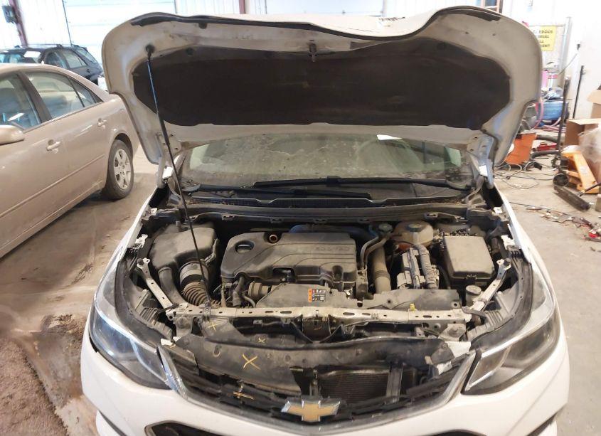 Photo 10 of 2018 Chevrolet Cruze LT AUTO (VIN 1G1BE5SM3J7234271)