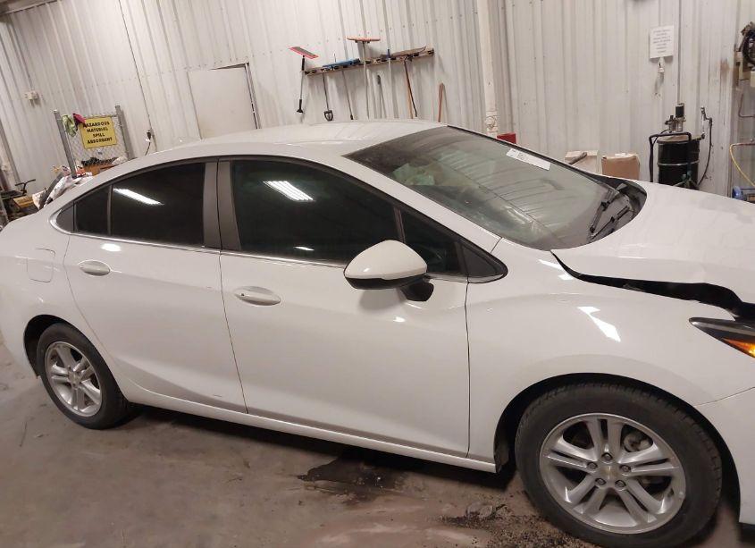 Photo 13 of 2018 Chevrolet Cruze LT AUTO (VIN 1G1BE5SM3J7234271)