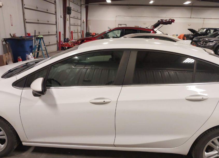 Photo 14 of 2018 Chevrolet Cruze LT AUTO (VIN 1G1BE5SM3J7234271)