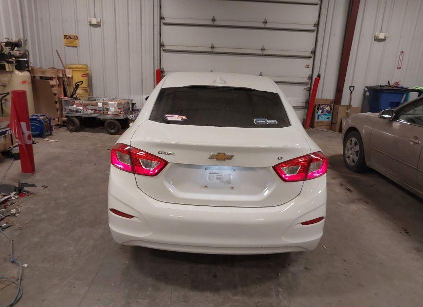 Photo 16 of 2018 Chevrolet Cruze LT AUTO (VIN 1G1BE5SM3J7234271)