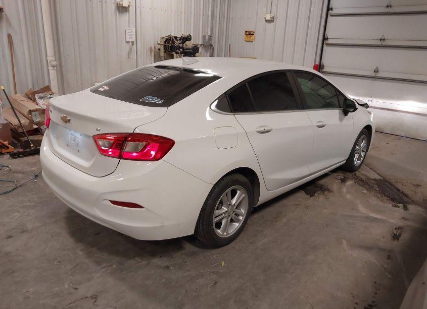 Photo 4 of 2018 Chevrolet Cruze LT AUTO (VIN 1G1BE5SM3J7234271)