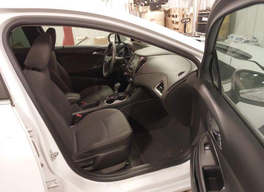 Photo 5 of 2018 Chevrolet Cruze LT AUTO (VIN 1G1BE5SM3J7234271)