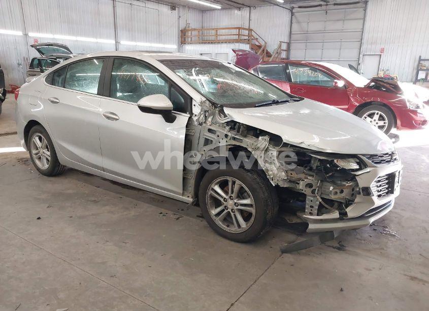 2018 Chevrolet Cruze LT AUTO (VIN 1G1BE5SM3J7235081) main photo