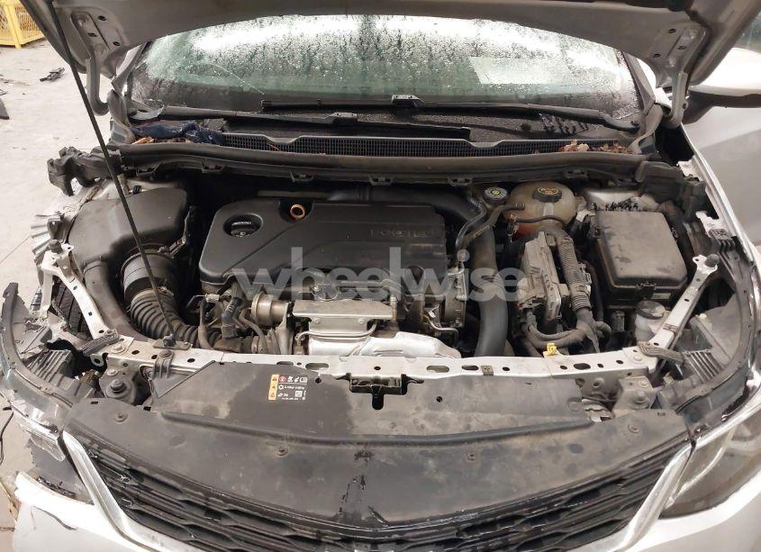 Photo 10 of 2018 Chevrolet Cruze LT AUTO (VIN 1G1BE5SM3J7235081)