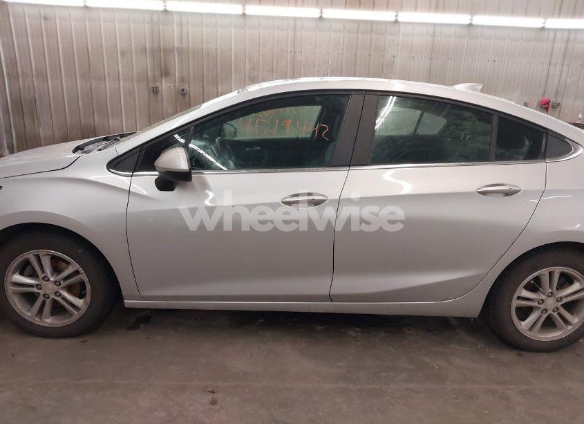 Photo 15 of 2018 Chevrolet Cruze LT AUTO (VIN 1G1BE5SM3J7235081)