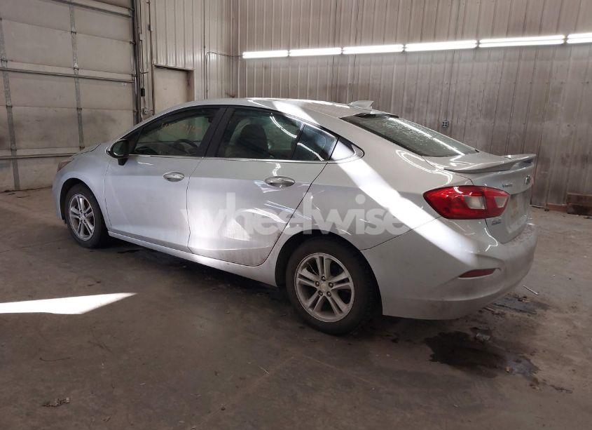 Photo 3 of 2018 Chevrolet Cruze LT AUTO (VIN 1G1BE5SM3J7235081)