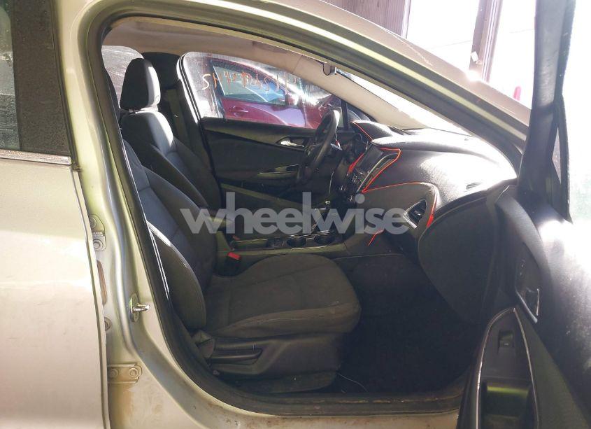 Photo 5 of 2018 Chevrolet Cruze LT AUTO (VIN 1G1BE5SM3J7235081)