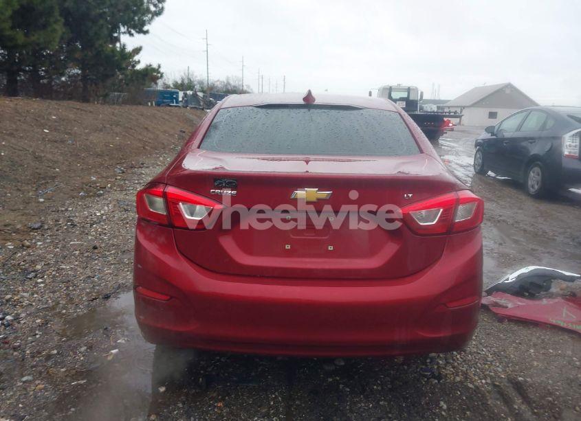 Photo 17 of 2018 Chevrolet Cruze LT AUTO (VIN 1G1BE5SM3J7240331)