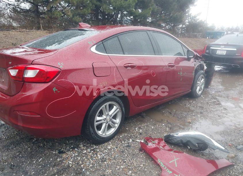 Photo 4 of 2018 Chevrolet Cruze LT AUTO (VIN 1G1BE5SM3J7240331)