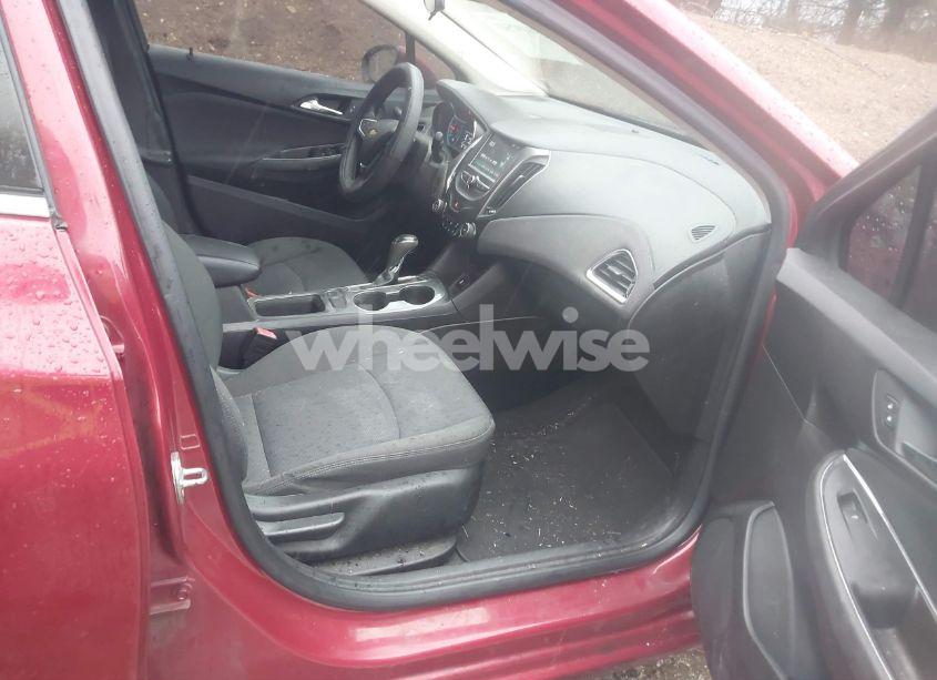 Photo 5 of 2018 Chevrolet Cruze LT AUTO (VIN 1G1BE5SM3J7240331)