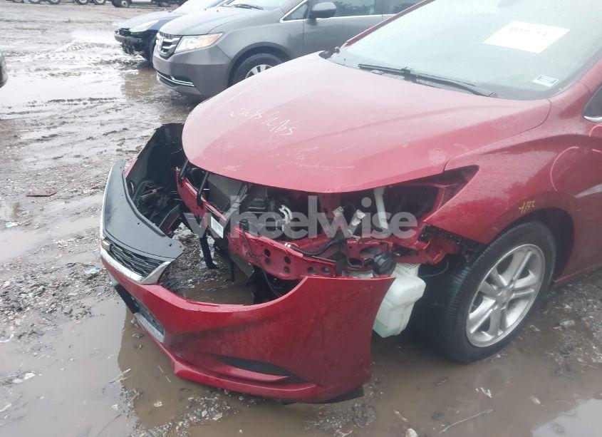 Photo 6 of 2018 Chevrolet Cruze LT AUTO (VIN 1G1BE5SM3J7240331)